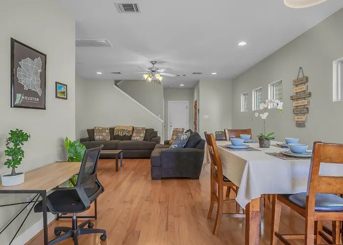 New Build - King Bed 3 Br/3 Ba By Downtown