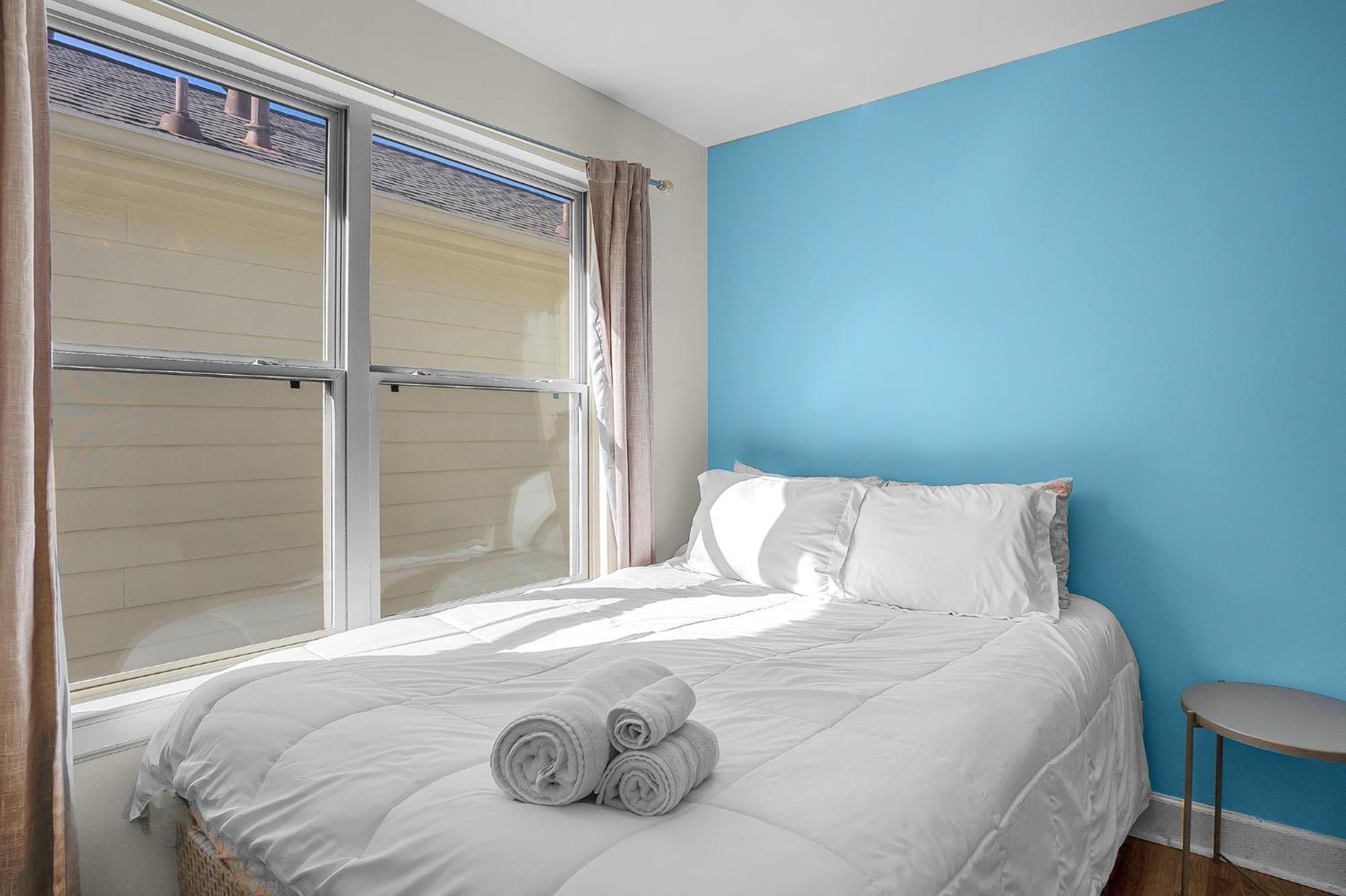 New Build - King Bed 3 Br/3 Ba By Downtown Holiday home