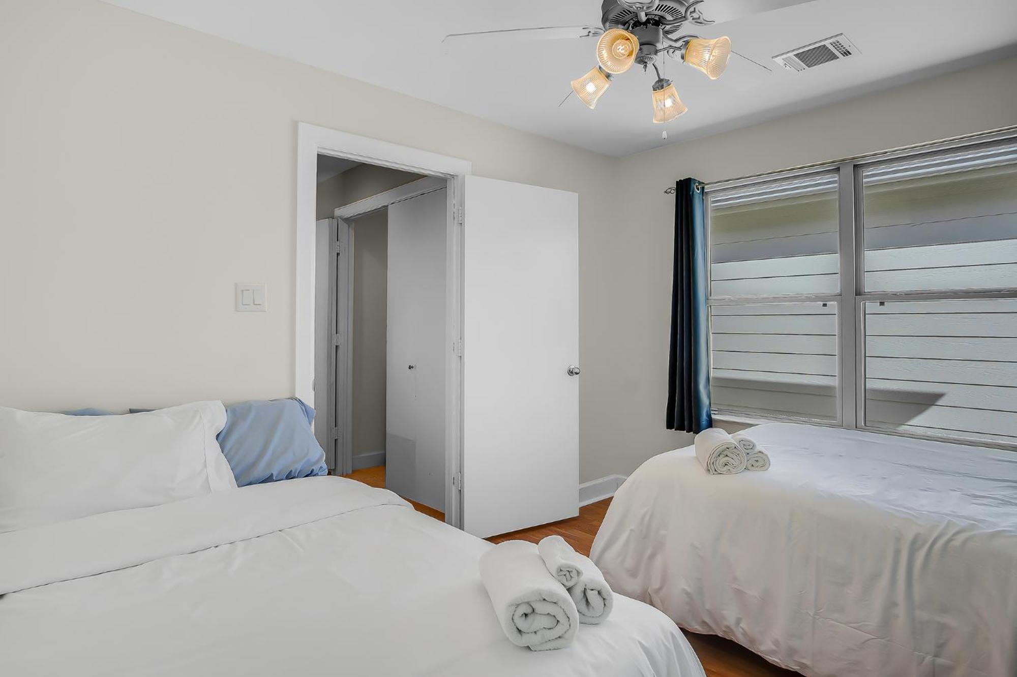 Holiday home New Build - King Bed 3 Br/3 Ba By Downtown